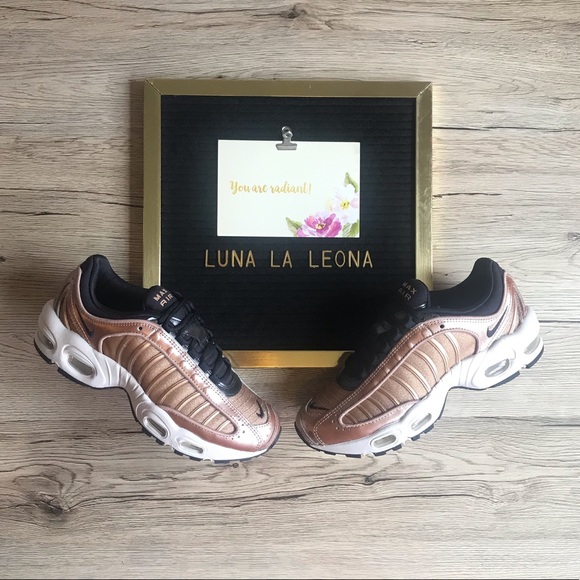 NEW Nike Air Max Tailwind IV Sneakers, CT1184-900, size 7 Women - Picture 5 of 13